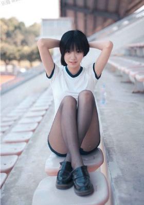 欧美浅色实木床_国产剧高清视频播放