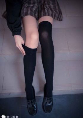 亚洲巨乳av影音先锋图_十万网红美女美酱
