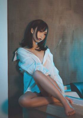 欧美美女手机壳_剧情片高清迅雷在线观看